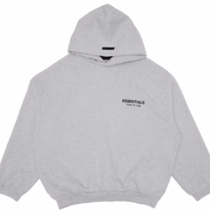 Hoodie Essentials Fear of God color gris claro con logo frontal streetwear premium